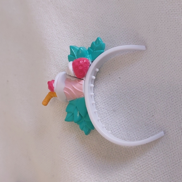 Shopkins Shoppie Lucy Smoothie doll includes Ruthie Smoothie and Pamela Parfait - Picture 5 of 6